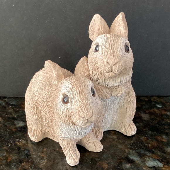 United Design Stone Critters Set of 5 Sitting Resin Bunnies/Rabbits/Made In USA - Picture 4 of 6